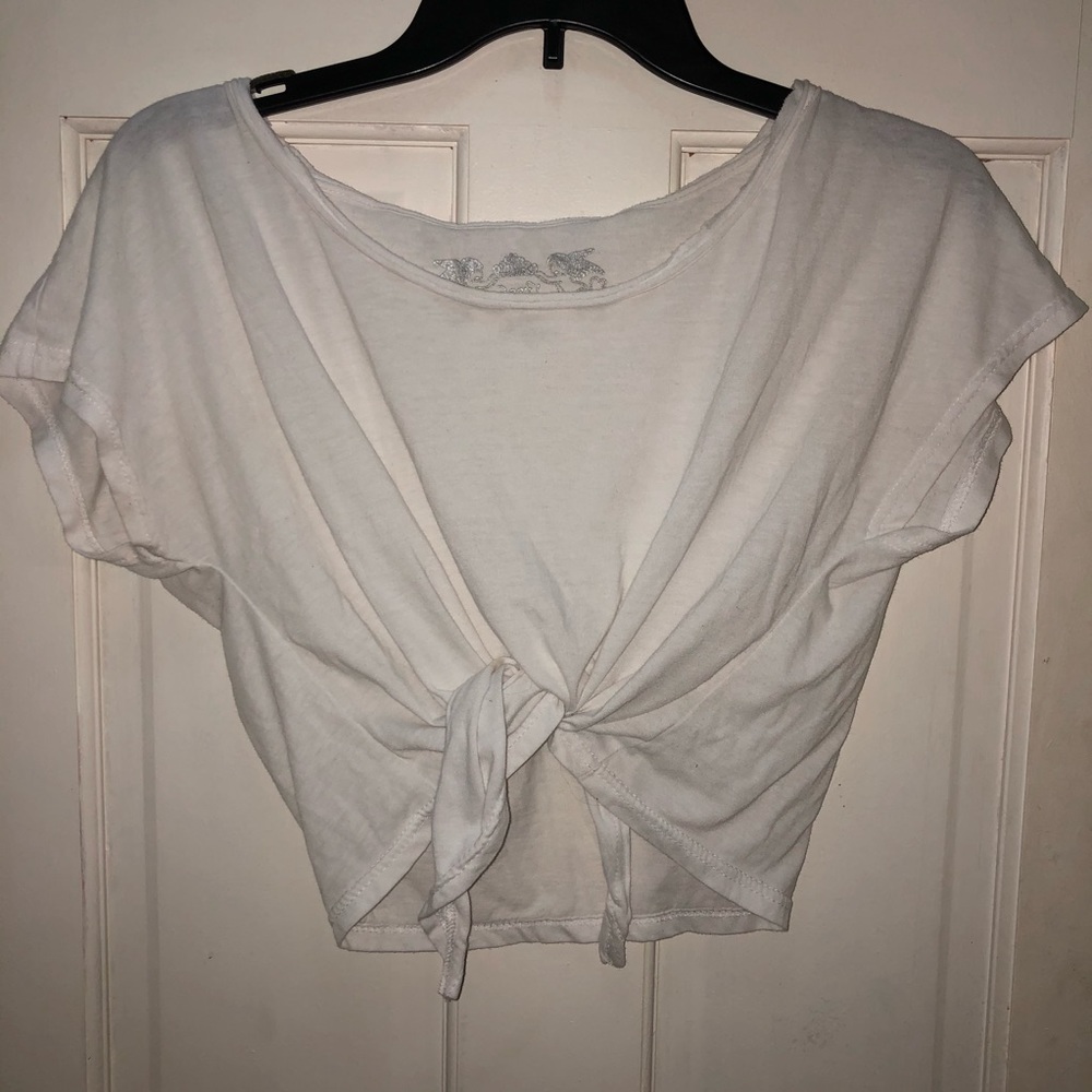 White Tie Front T-Shirt 🤍🌸